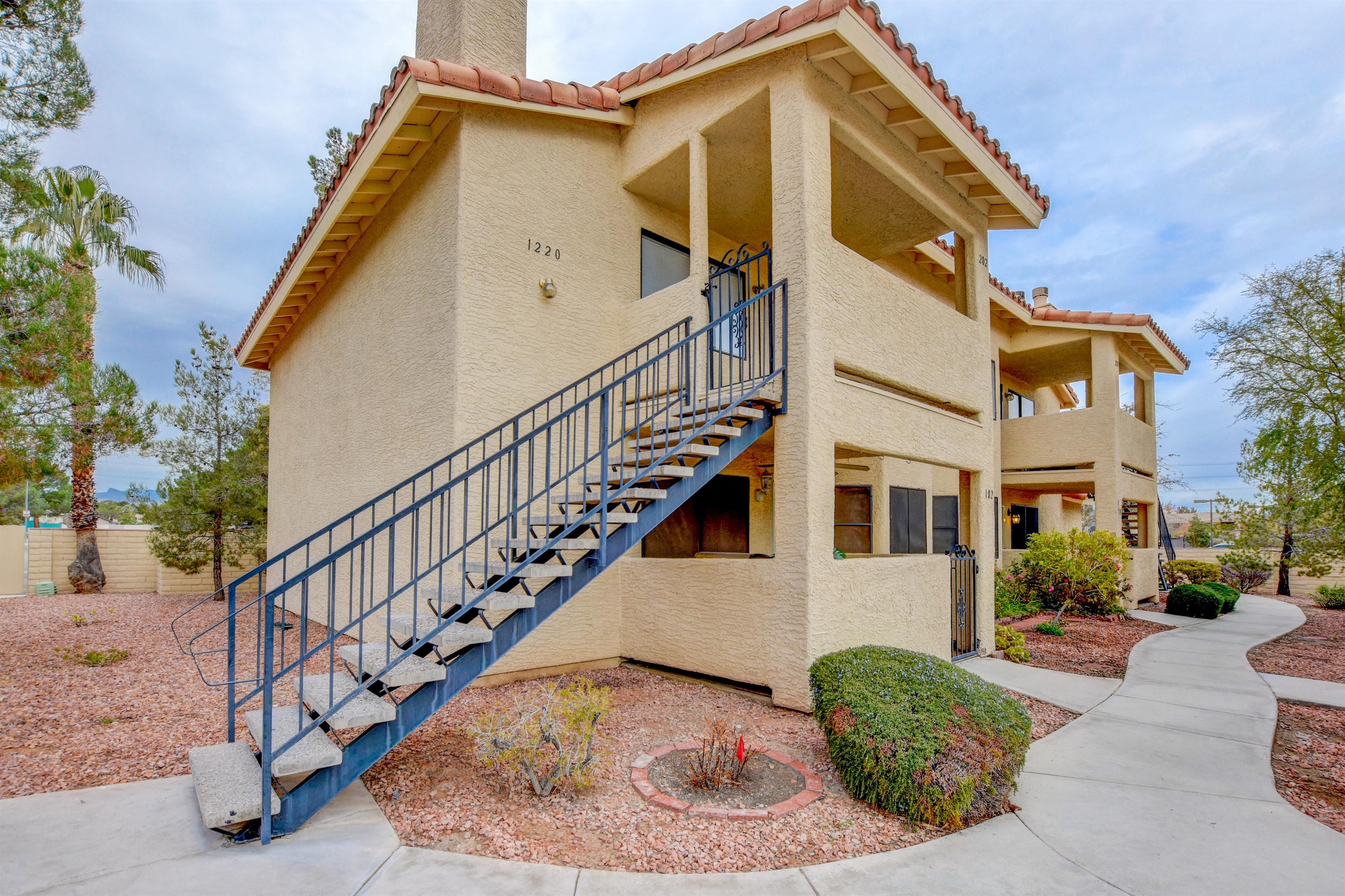 1220 Observation Dr, #202 - 1
